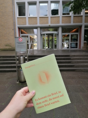 Gedichtheft vor dem bezirksamt HH Nord
