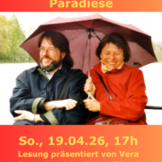 Ein Foto von den Literaten Lutz Flörke, links, und Vera Rosenbusch, rechts. Die beiden sitzen unter einem Regenschirm und lachen.